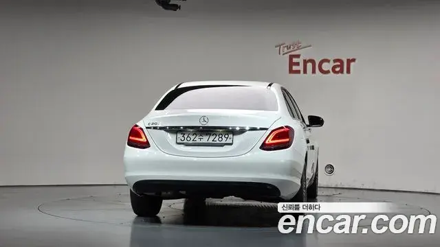 Mercedes-Benz C-Class 2019 — Фото 4/20