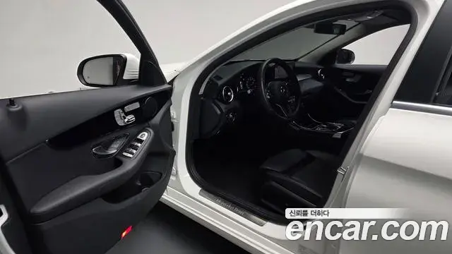 Mercedes-Benz C-Class 2019 — Фото 10/20