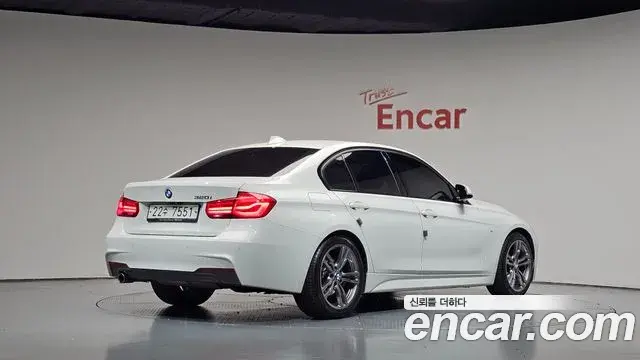 BMW 3 Series 2018 — Фото 2/20