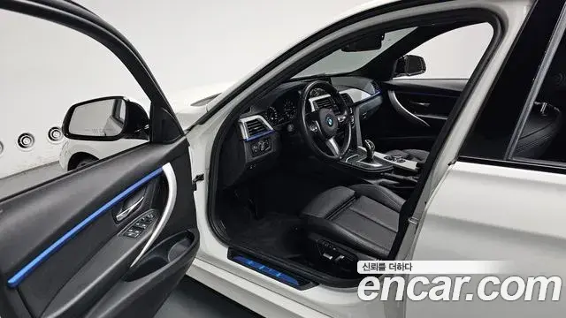 BMW 3 Series 2018 — Фото 10/20