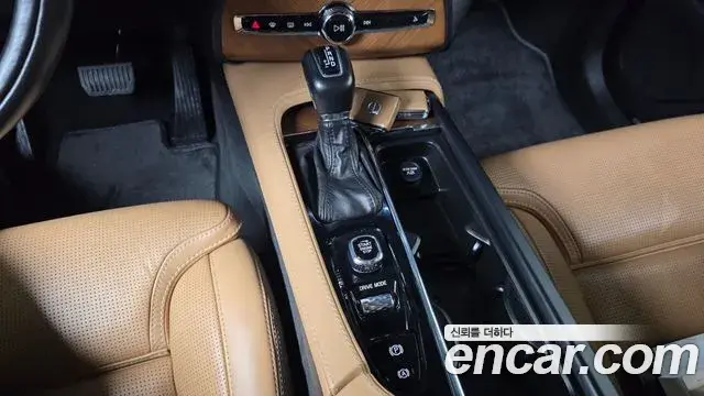 Volvo XC90 2018 — Фото 9/20