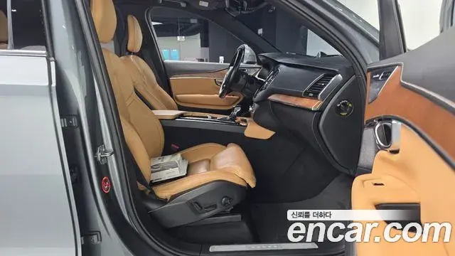 Volvo XC90 2018 — Фото 12/20