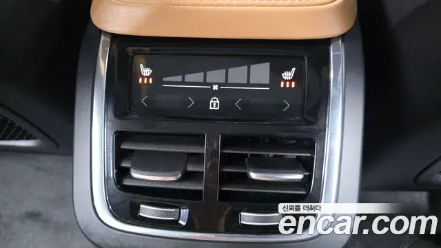 Volvo XC90 2018 — Фото 18/20