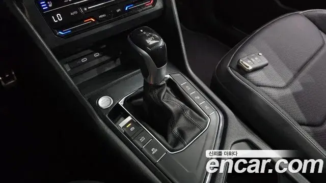 Volkswagen Tiguan Allspace 2023 — Фото 9/20