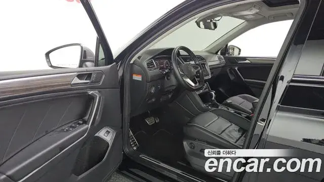 Volkswagen Tiguan Allspace 2023 — Фото 10/20