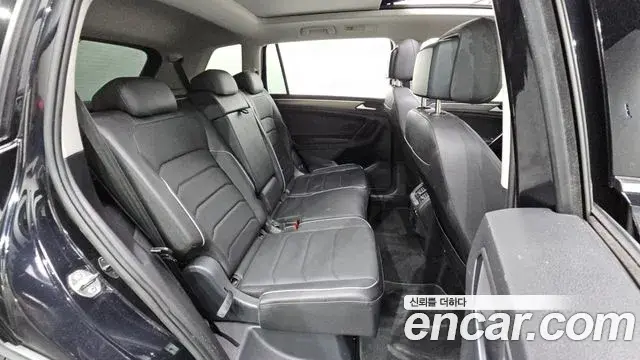 Volkswagen Tiguan Allspace 2023 — Фото 11/20