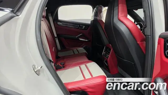 Porsche Cayenne 2021 — Фото 12/20