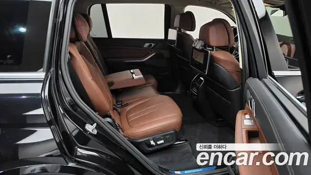 BMW X7 2021 — Фото 11/20