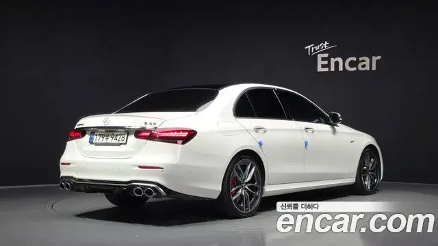 Mercedes-Benz E-Class 2022 — Photo 2/20