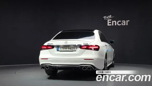 Mercedes-Benz E-Class 2022 — Photo 4/20