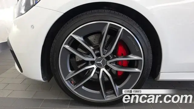Mercedes-Benz E-Class 2022 — Photo 5/20