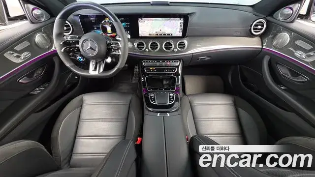 Mercedes-Benz E-Class 2022 — Photo 7/20