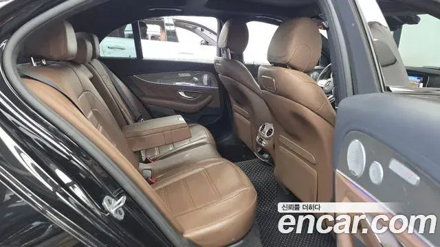 Mercedes-Benz E-Class 2019 — Şəkil 12/20