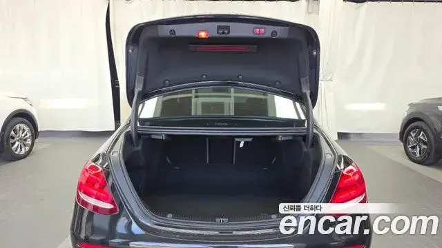 Mercedes-Benz E-Class 2019 — Şəkil 20/20