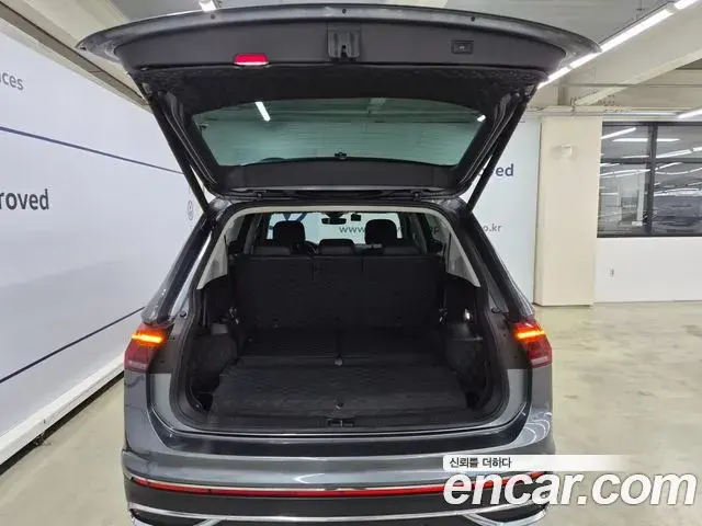 Volkswagen Tiguan Allspace 2022 — Фото 19/20