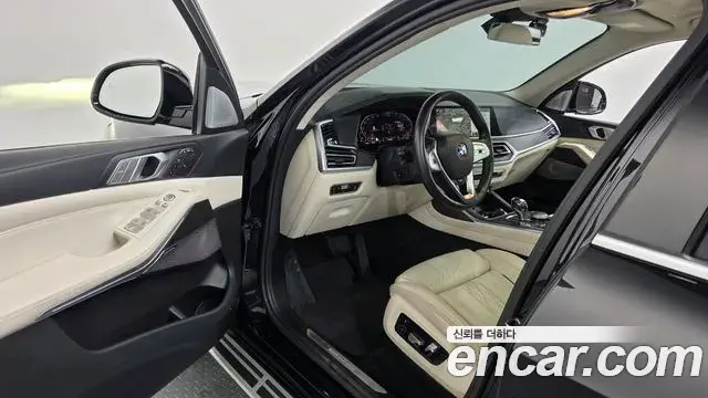 BMW X7 2021 — Фото 10/20