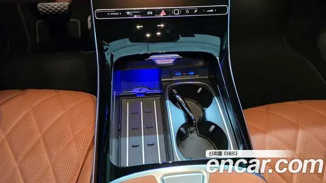Mercedes-Benz S-Class 2024 — Photo 9/20