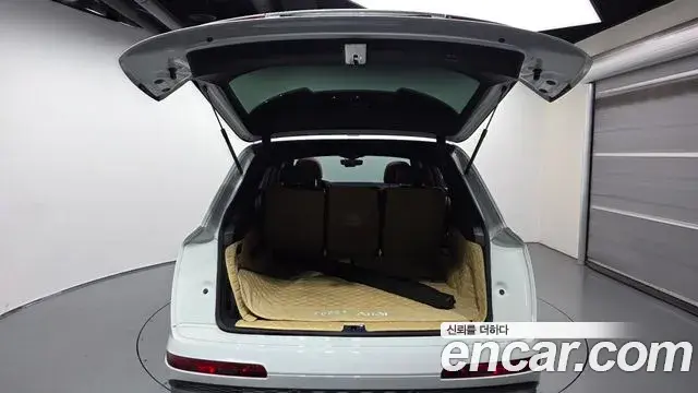 Audi Q7 2022 — Фото 19/20
