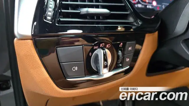 BMW 5 Series 2020 — Фото 19/20