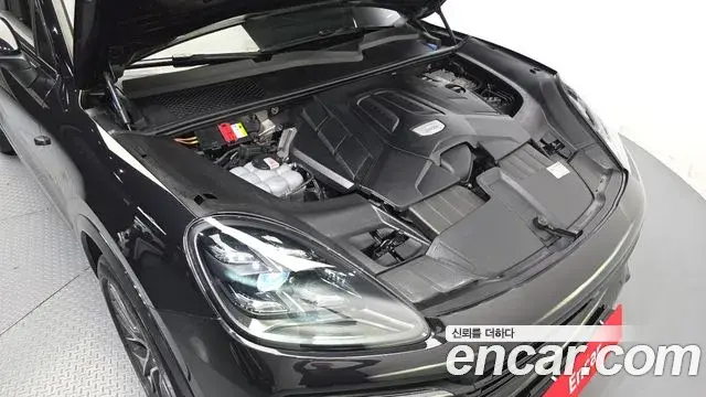 Porsche Cayenne 2019 — Фото 6/20