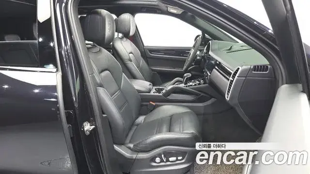 Porsche Cayenne 2019 — Фото 11/20