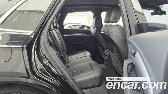 Audi Q5 2020 — Şəkil 12/20