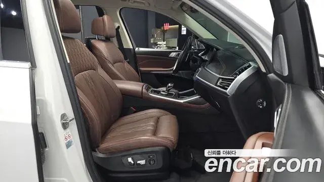BMW X7 2021 — Фото 11/20