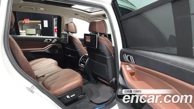 BMW X7 2021 — Фото 12/20