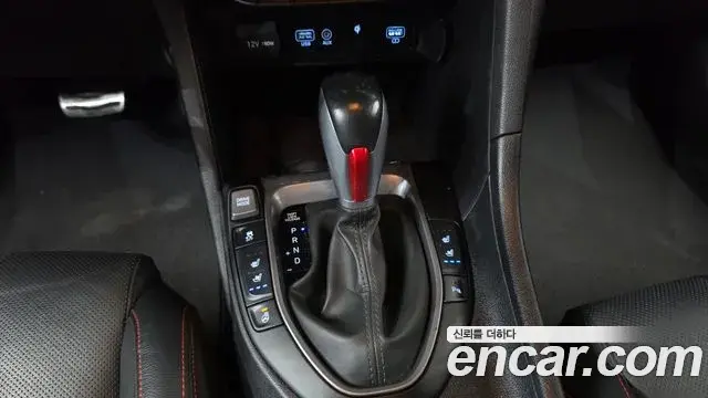 Hyundai Veloster 2018 — Фото 9/20