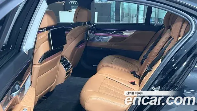BMW 7 Series 2022 — Фото 11/20