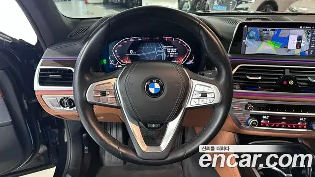 BMW 7 Series 2022 — Фото 16/20