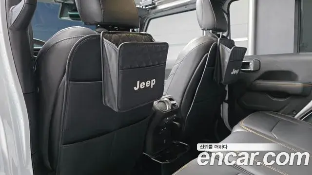 Jeep Wrangler 2024 — Фото 13/20