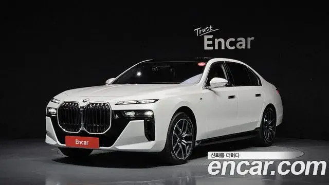 BMW 7 Series 2025 — Photo 1/20