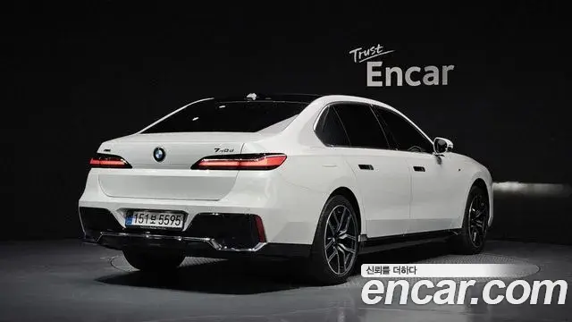 BMW 7 Series 2025 — Photo 2/20