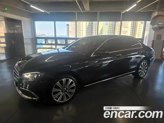 Mercedes-Benz E-Class 2023 — Фото 11/11