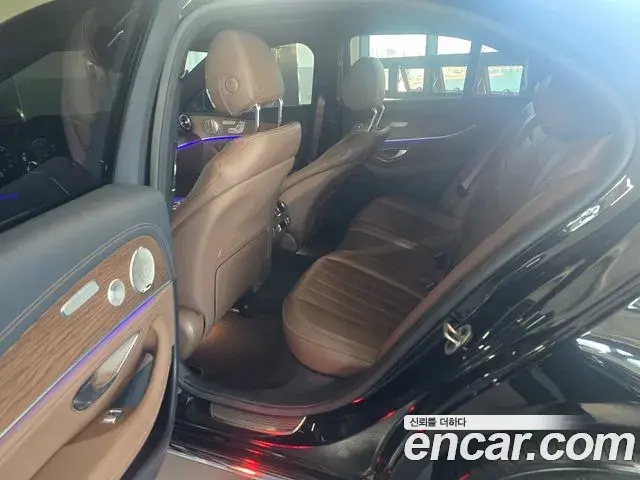 Mercedes-Benz E-Class 2023 — Фото 9/11