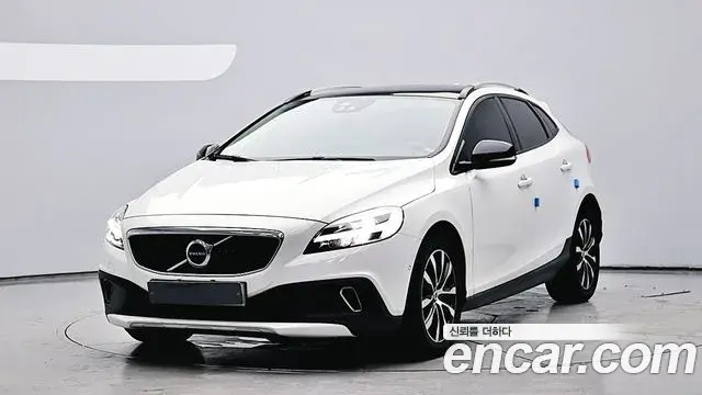 Volvo V40 Cross Country 2019 — Фото 2/20