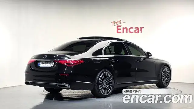 Mercedes-Benz S-Class 2023 — Photo 2/20