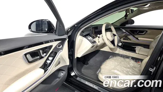 Mercedes-Benz S-Class 2023 — Photo 10/20