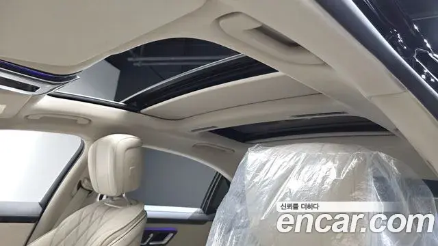Mercedes-Benz S-Class 2023 — Photo 17/20