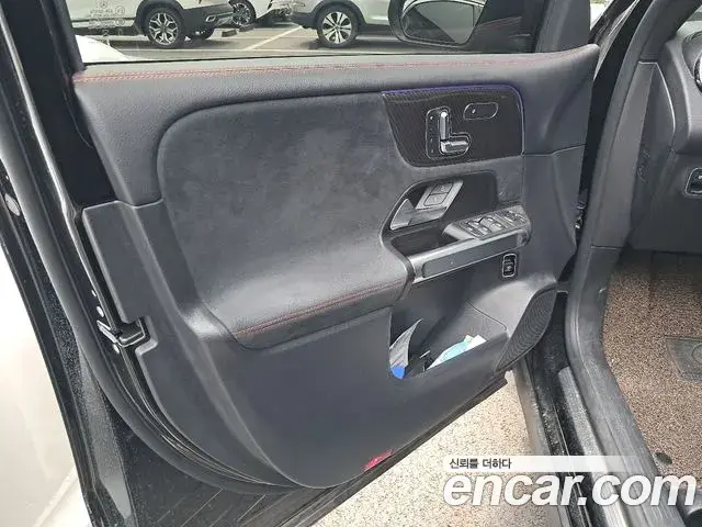 Mercedes-Benz GLB-Class 2023 — Фото 8/20