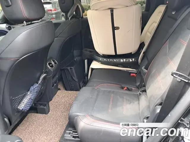 Mercedes-Benz GLB-Class 2023 — Фото 12/20