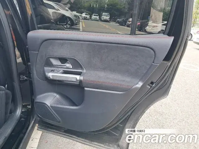 Mercedes-Benz GLB-Class 2023 — Фото 13/20