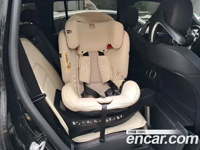 Mercedes-Benz GLB-Class 2023 — Фото 14/20