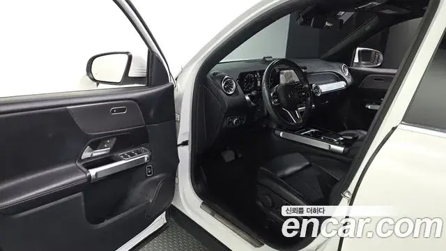 Mercedes-Benz GLB-Class 2022 — Фото 10/20