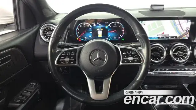 Mercedes-Benz GLB-Class 2022 — Фото 13/20
