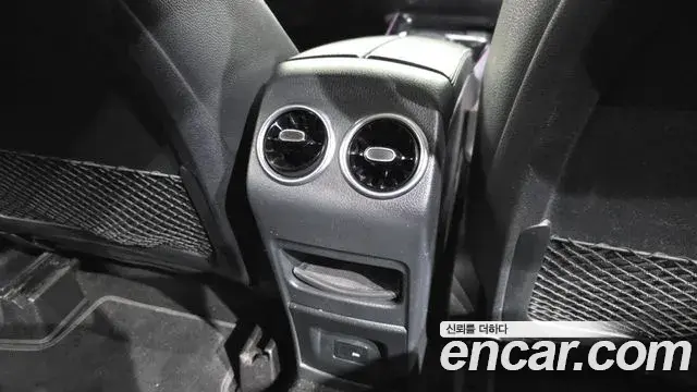 Mercedes-Benz GLB-Class 2022 — Фото 18/20