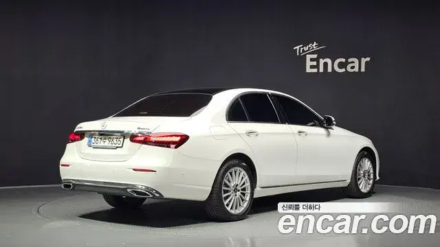 Mercedes-Benz E-Class 2023 — Фото 2/20