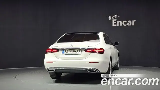 Mercedes-Benz E-Class 2023 — Фото 4/20