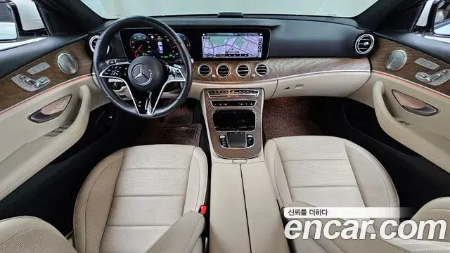 Mercedes-Benz E-Class 2023 — Фото 10/20